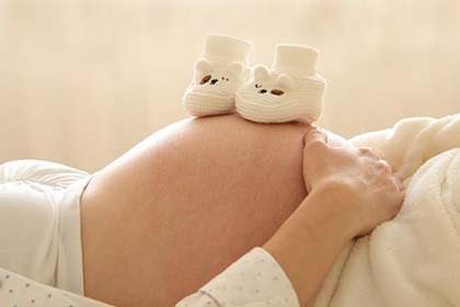 Advierten de la importancia de vigilar a las pacientes con enfermedades autoinmunes tras el parto para evitar brotes